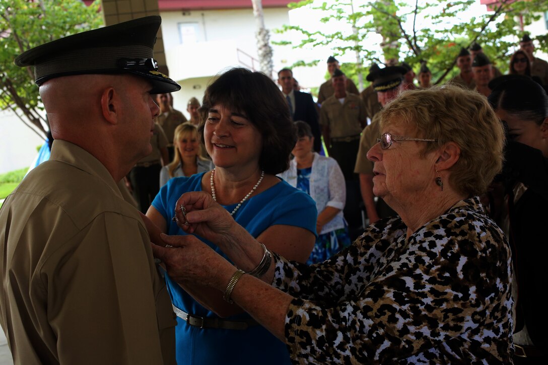 Donna Berger and Martha Berger pin new rank insignia upon Lt. Gen. David Berger during his promotion ceremony aboard Marine Corps Base Camp Pendleton, Calif., July, 11, 2014. Following the ceremony, Berger took command of I Marine Expeditionary Force.