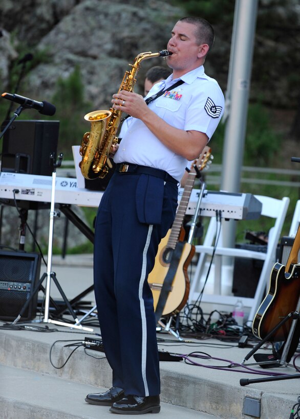 The USAFA Band performed an Independence Day Celebration concert for thousands of tourists at Mt. Rushmore.