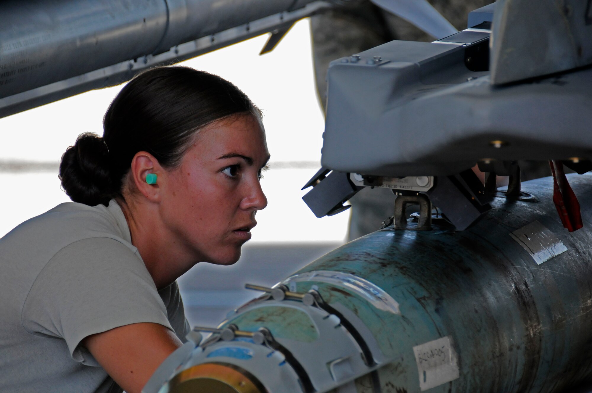 Tech. Sgt. Valerie Carde, member of the 482nd Aircraft Maintenance Squadron,
inspects an inert bomb on an F-16 during the 482nd Aircraft Maintenance
Squadron's Load Crew of the Year Competition at Homestead Air Reserve Base,
Fla., July 13. The "Load Toads" were evaluated in four areas to determine
the winner: dress and personal appearance, tool kit inspection, a general
knowledge test, and actual munitions loading to include speed and
proficiency. (U.S. Air Force photo/Senior Airman Nicholas Caceres)