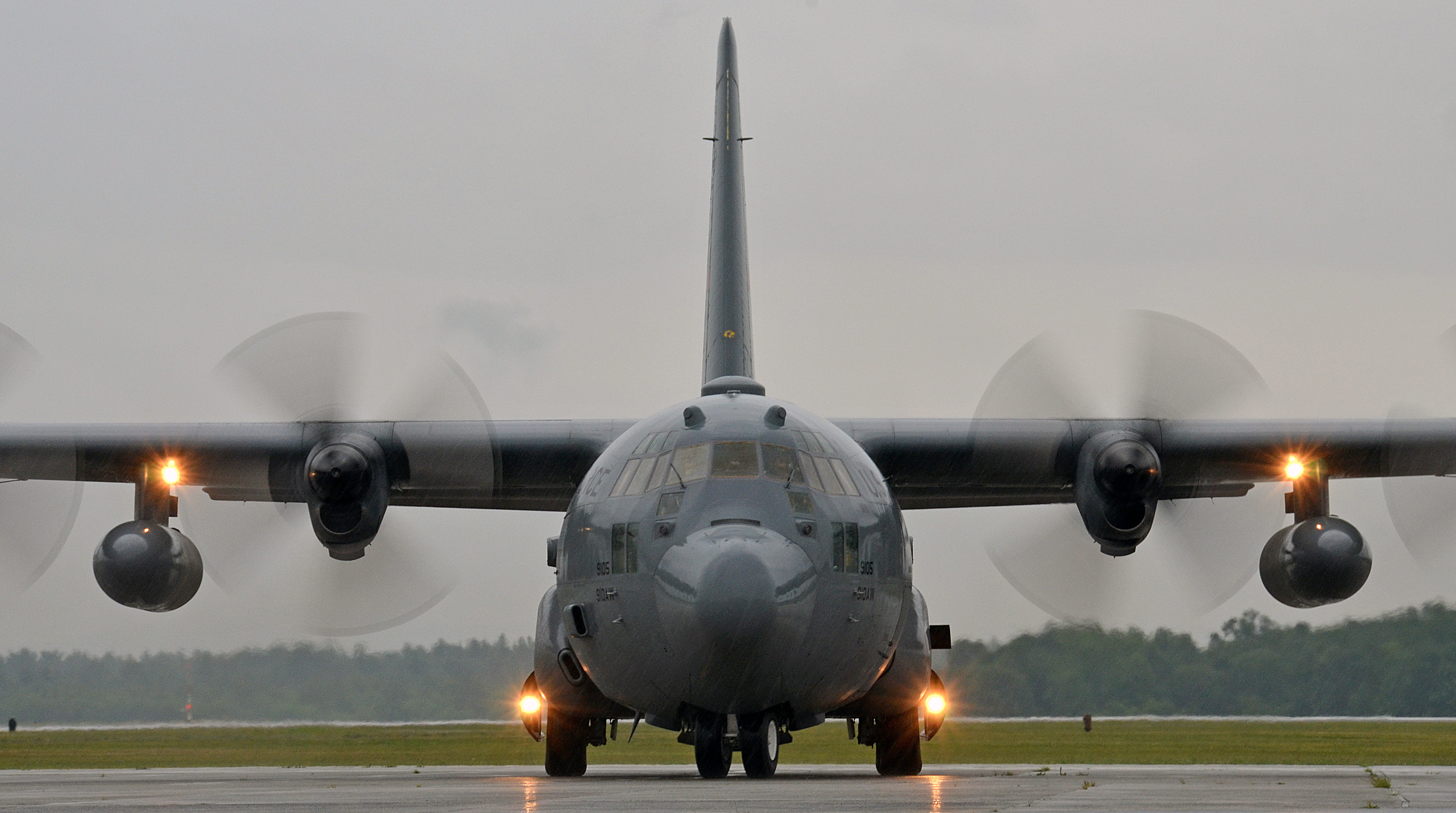 Youngstown C-130 picks up aeromedical evacuation Airmen from Westover