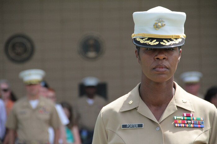 Major Aaron Lloyd relinquishes command of Recruiting Station Chicago to Major Shanelle Porter during a Change of Command ceremony, June 16. Porter is the first female commanding officer to take charge of Recruiting Station Chicago.