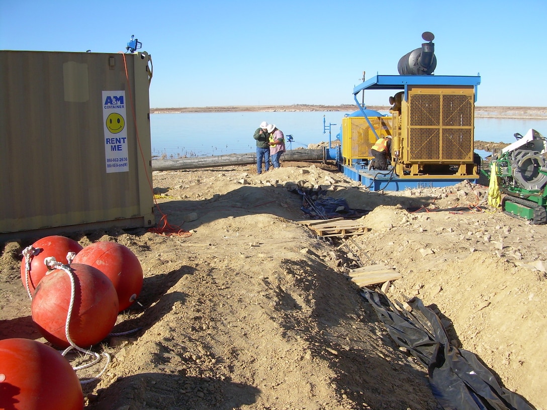 A Corps of Engineers inspector and contractor perform checks on the pipeline booster pump operation during the dredging operation at John Martin Dam, Colorado.
Photo by Tony V. Urquidez, Nov. 25, 2008. 