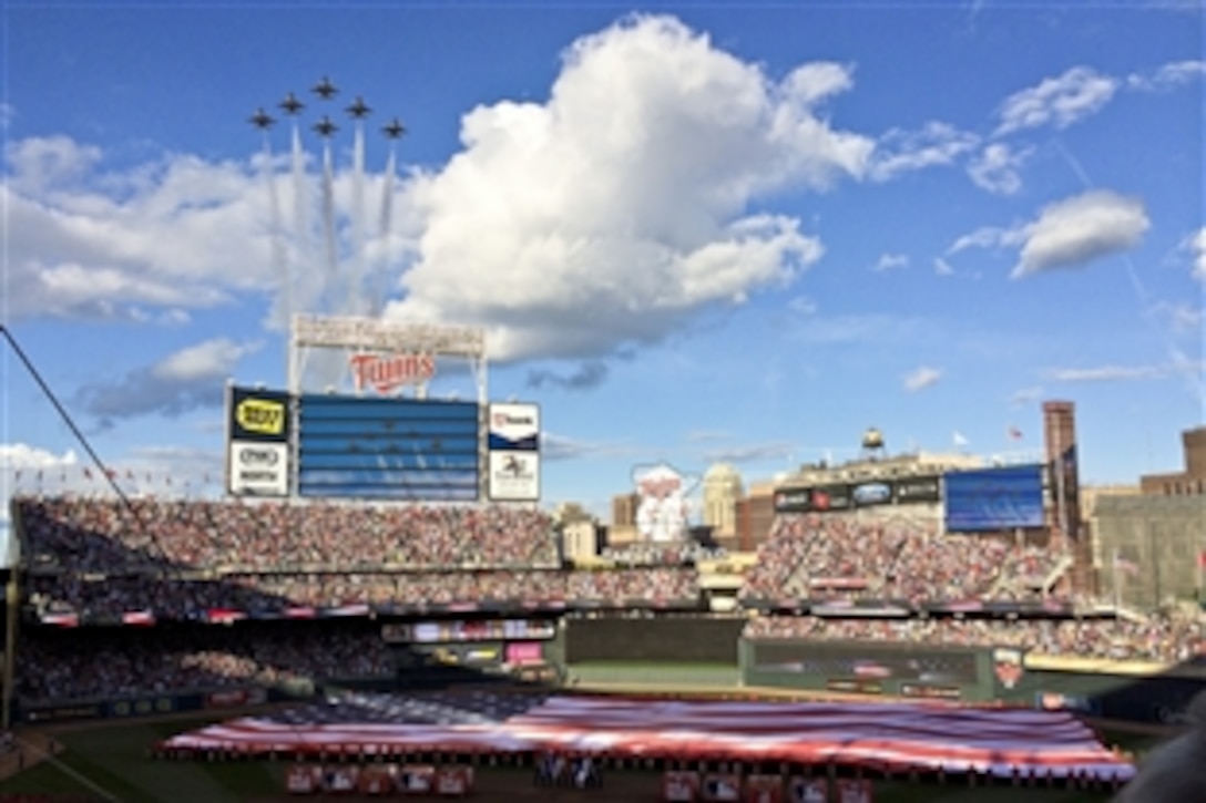 Thunderbirds flyover MLB All-Star Game, The Thunderbirds pe…