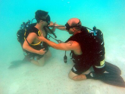 Citizen-Soldiers assigned to the 232nd Engineer Dive Detachment, 92nd Maneuver Enhancement Brigade, Puerto Rico National Guard, conduct water familiarization training at the pool in Camp Santiago Joint Maneuver Training Center, July 8, 2014. 