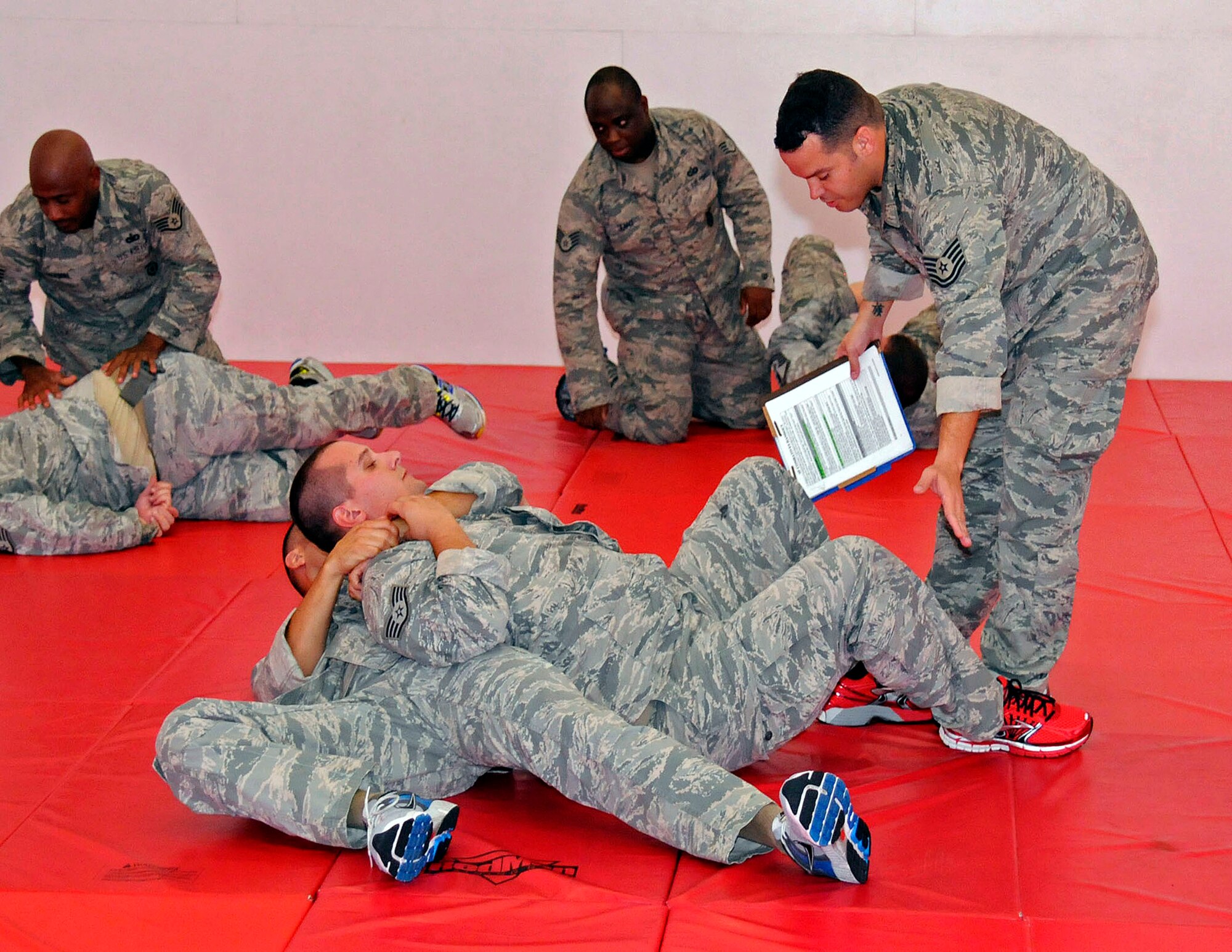 Tech. Sgt. Frederick K. Kilian, 482nd Security Forces Squadron unit
training manager, instructs defenders on proper form while training on
grappling and submissions at Homestead Air Reserve Base, Fla., July 15.
(U.S. Air Force photo/Senior Airman Nicholas Caceres)
