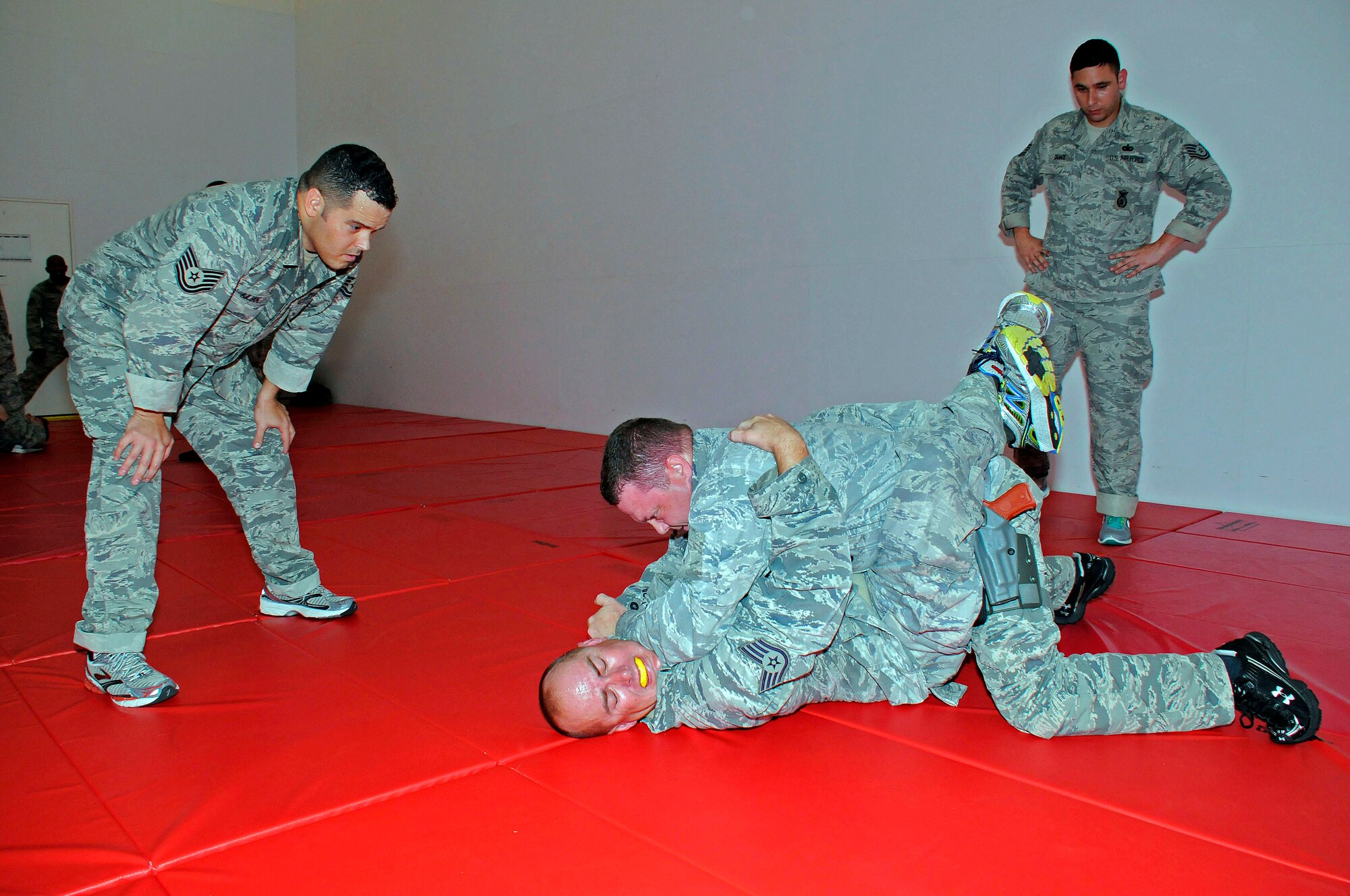Tech. Sgt. Frederick K. Kilian supervises Security Forces members during a
training session on grappling and submissions at Homestead Air Reserve Base,
Fla., July 15. (U.S. Air Force photo/Senior Airman Nicholas Caceres)
