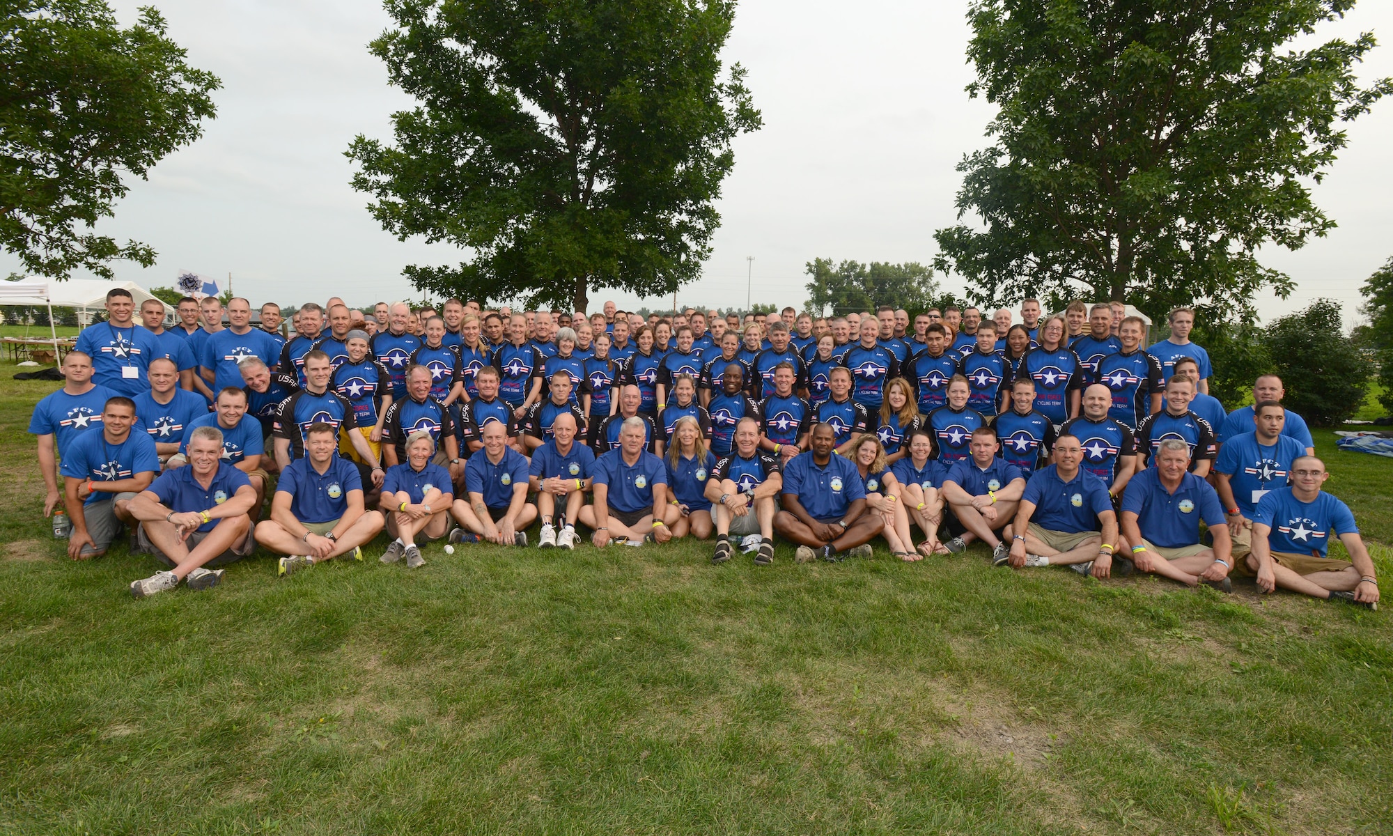 124 Members of the Air Force Cycling Team pose for a group photo in Rock Valley, Iowa prior to the beginning of “RAGBRAI” on July 19, 2014. The team is in Iowa for the week long cycling event that will take them across the state while they promote the Air Force.
U.S Air Guard Photo by Master Sgt. Vincent De Groot/ released