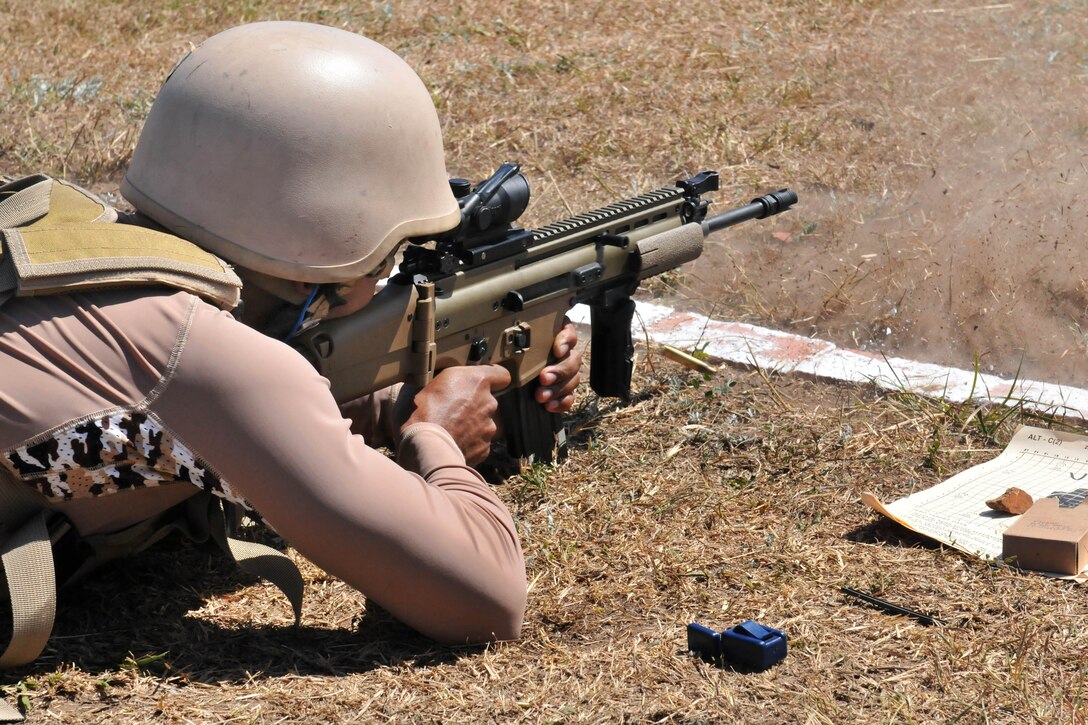 A Peruvian special operations forces team member zeroes his weapon during the Fuerzas Comando 2014 weapons familiarization range at the Colombian National Training Center on Fort Tolemaida, Colombia, July 21, 2014.