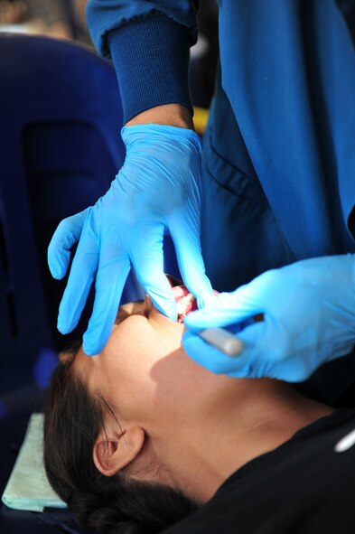 U.S. Air Force Lt. Col. Catherine Kanwetz, the Pacific Angel-Tonga lead dentist, performs an extraction, Neiafu, Vava???u, July 22, 2014. Pacific Angel 2014 includes general health, dental, optometry, pediatrics, and engineering programs as well as various subject-matter expert exchanges. Kanwetz is deployed from the 152nd Air Base, Reno, Nevada. (U.S. Air Force photo by Staff Sgt. Rachelle Coleman/Released)