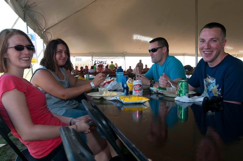 Team Schriever members enjoy free food during the Summer Slam Base Picnic July 18, 2014, at Schriever Air Force Base, Colo. More than 3,200 people attended the event. (U.S. Air Force photo/Senior Airman Naomi Griego)