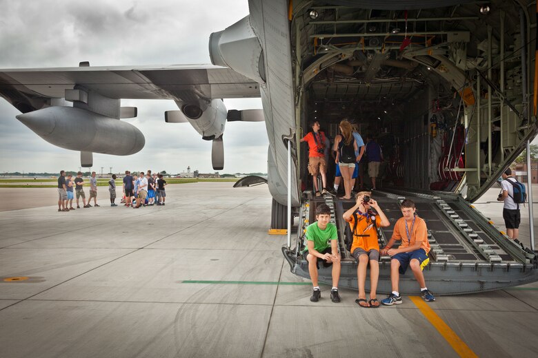 ACE Camp explores military aviation > MinneapolisSt Paul Air Reserve
