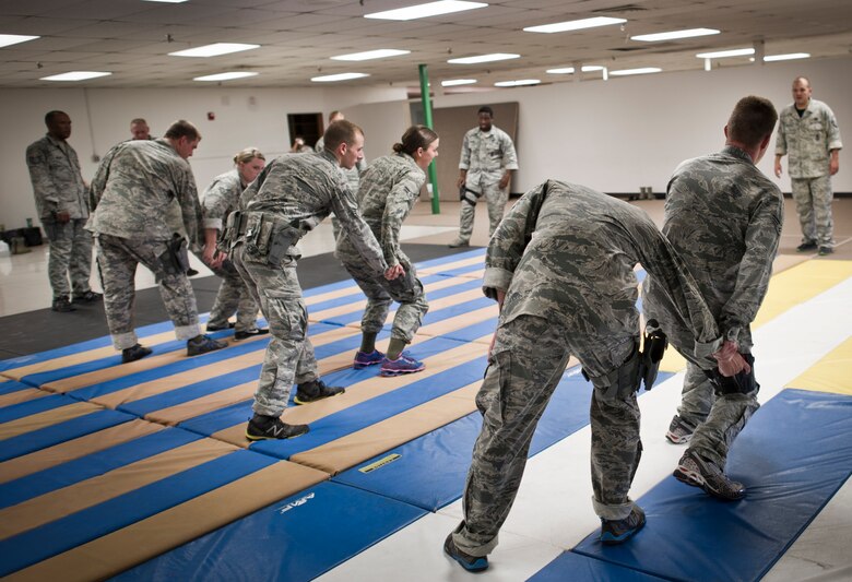 Defenders dig deep during combatives training > Holloman Air Force Base