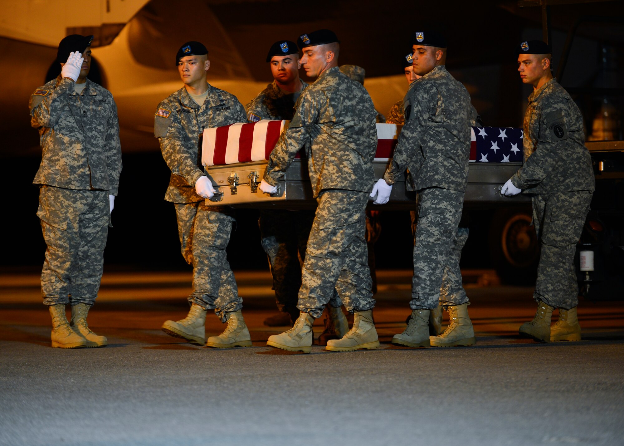 A U.S. Army carry team transfers the remains of Staff Sgt. Benjamin G. Prange of Hickman, Neb., July 26, 2014, at Dover Air Force Base, Del. Prange was assigned to the 1st Battalion, 12th Infantry Regiment, 4th Infantry Brigade Combat Team, 4th Infantry Division, Fort Carson, Colo. (U.S. Air Force photo/Airman 1st Class William Johnson)