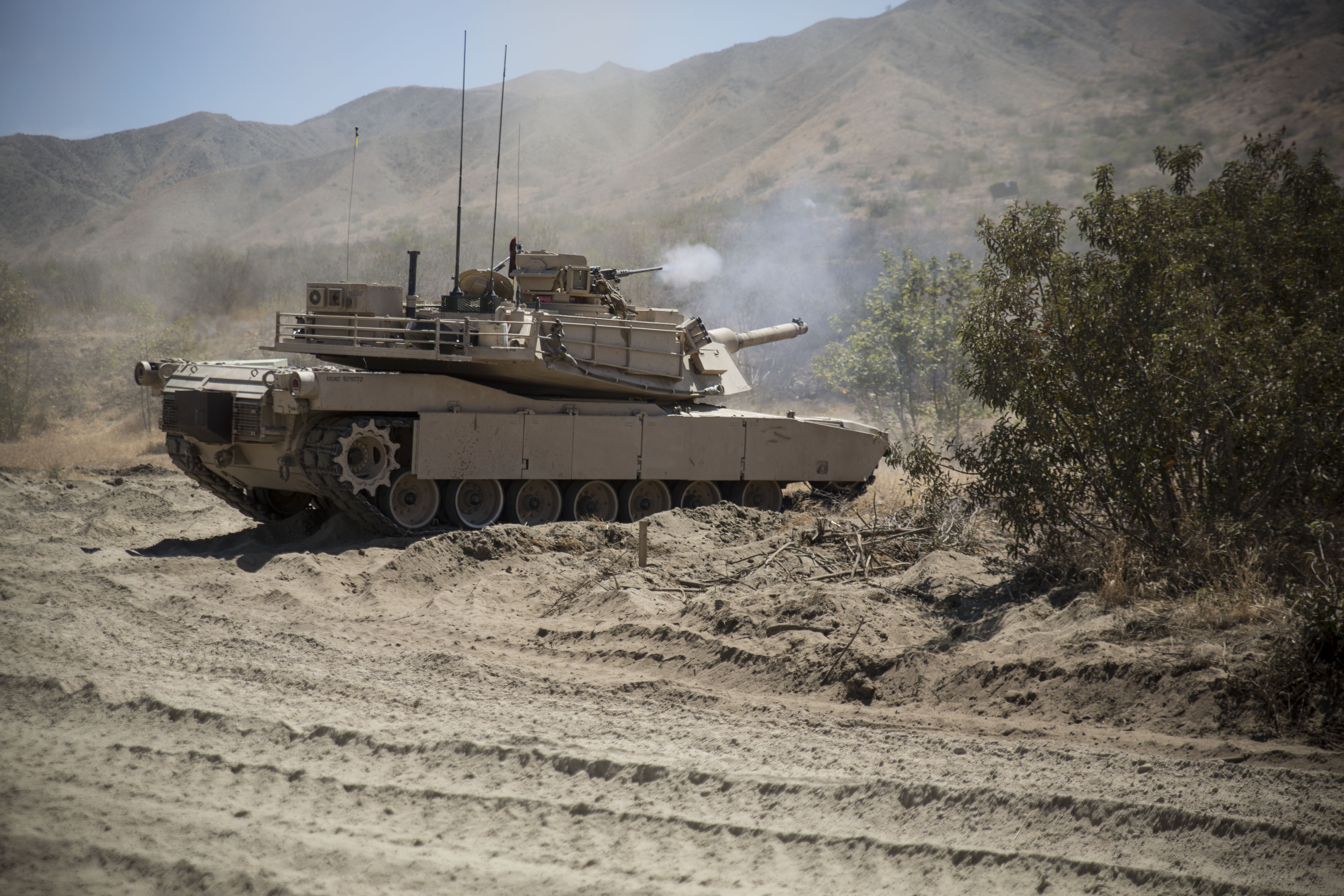 4th Tanks practice live fire ranges and amphibious operations
