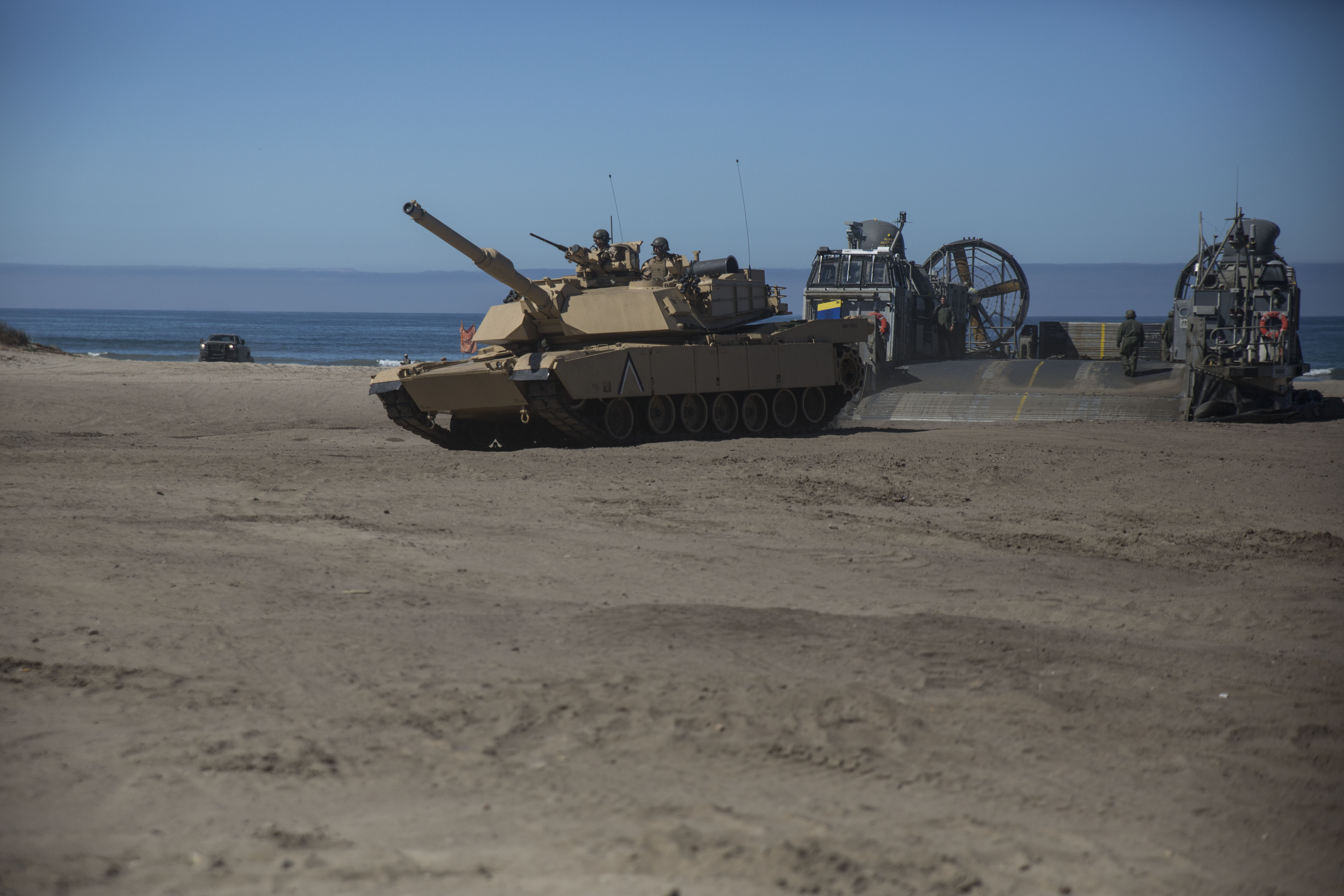 4th Tanks practice live fire ranges and amphibious operations > Marine