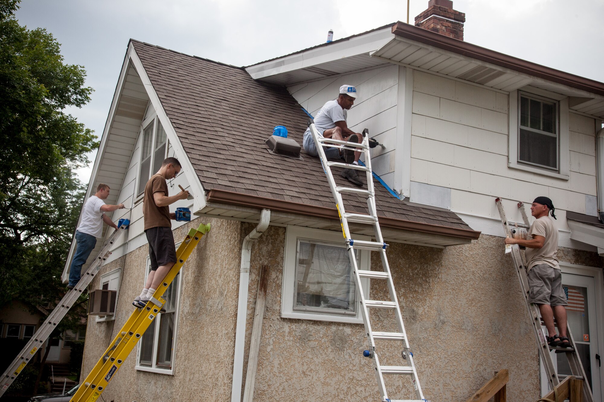 Members of the 934th Airlift Wing volunteer to help out  a homeowner in Minneapolis through the Metro Paint-A-Thon program.  Wing members have been volunteering since 1988 and have painted and repaired over 21 homes in the metro area over the years. (U.S. Air Force photo/Shannon McKay)