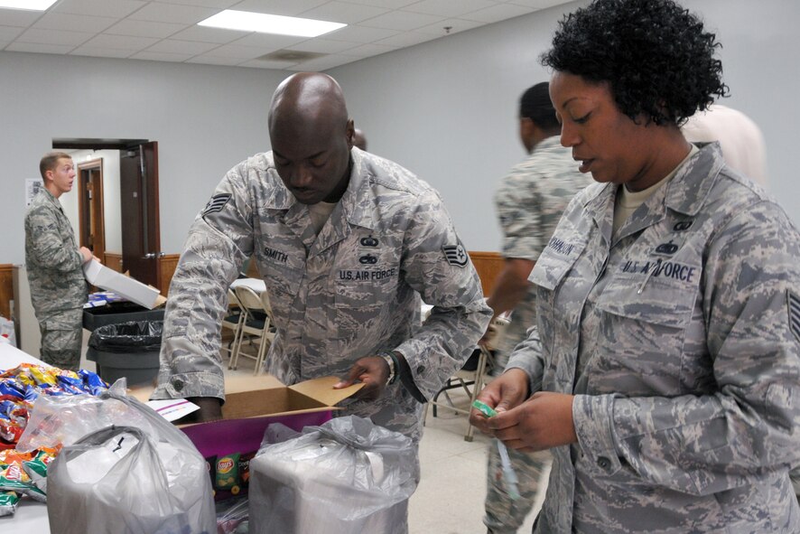 Tech. Sgt. Terrell Smith, 4th FW base chapel, lends a helping hand at the 916th ARW R.A.C.K. Attack event, hosted by the 916 ARW chaplain office. (USAF photo by SSgt. Terrica Y. Jones, 916ARW/PA)