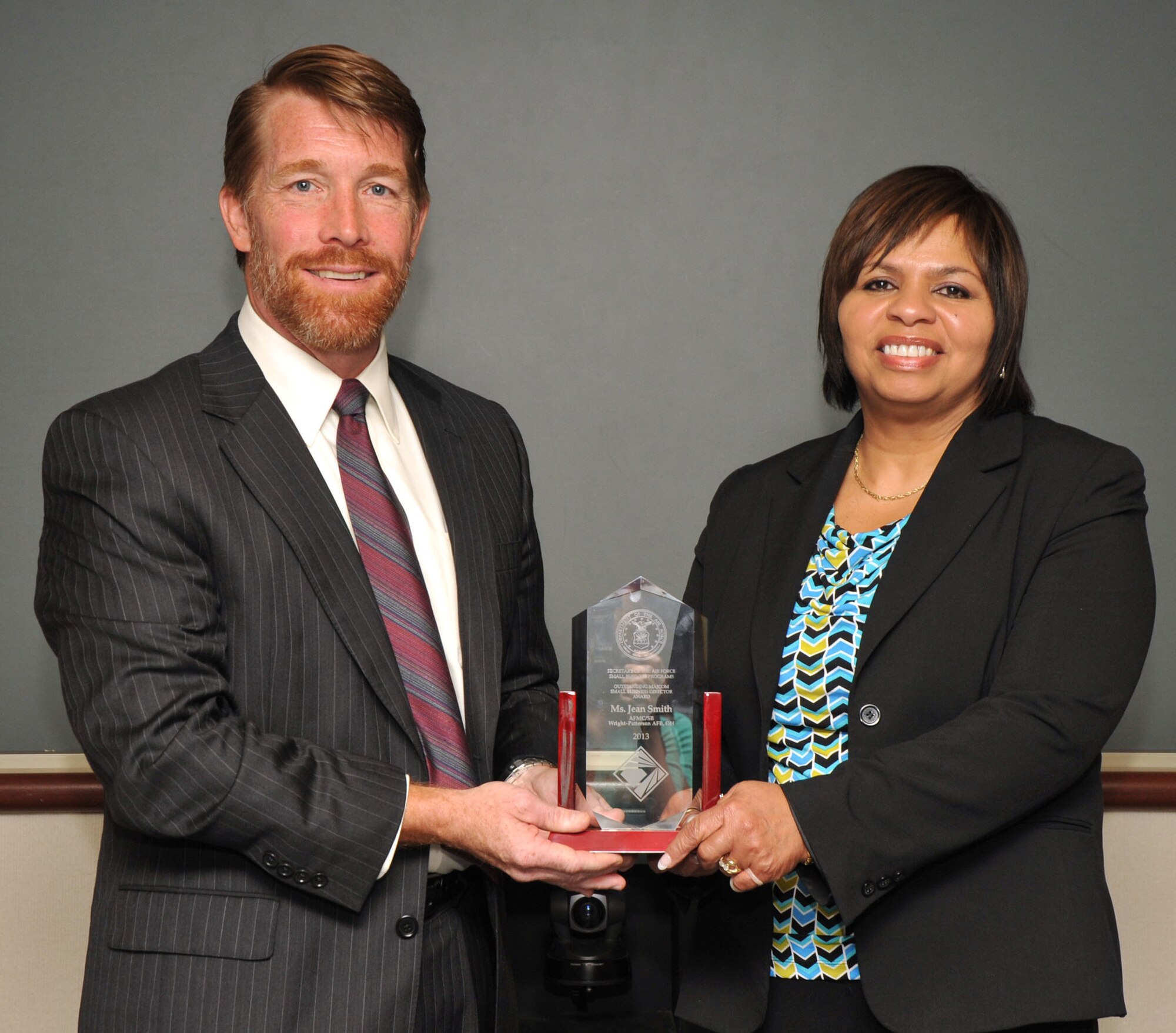 Mark Teskey, Air Force Director of Small Business Programs, presents Air Force Materiel Command Director of Small Business E. Jean Smith with the Outstanding MAJCOM Small Business Director Award. The award recognizes significant actions, performance and contributions of a major command small business director in advocating the award of Air Force small business contracts that provide significant contributions to the Air Force and Department of Defense. (U.S. Air Force photo/Michelle Gigante)