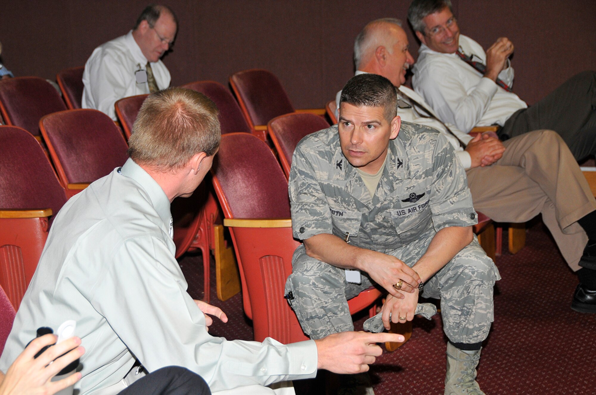 Col. Raymond Toth, AEDC Commander, asks Ryan Tatro, a participant in the Junior Engineering Development Initiative (JEDI) program, a few questions after his presentation. (Photo by Jacqueline Cowan)