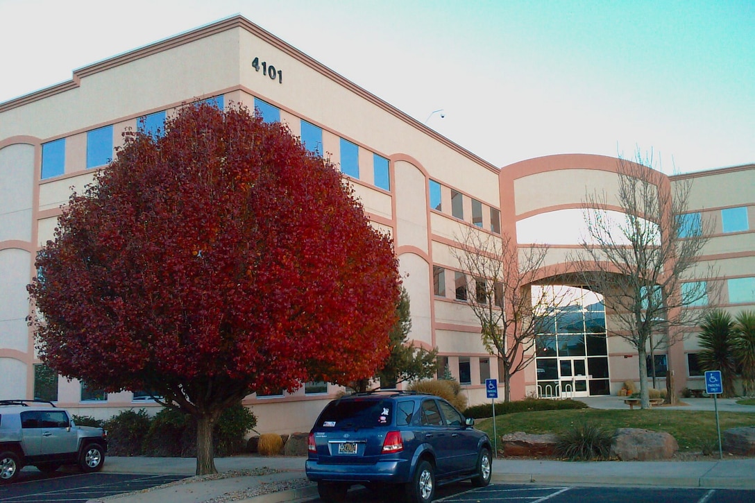 ALBUQUERQUE, N.M., -- Fall colors arrive at the District Office, Nov. 21, 2008. Photo by Willa Prato.