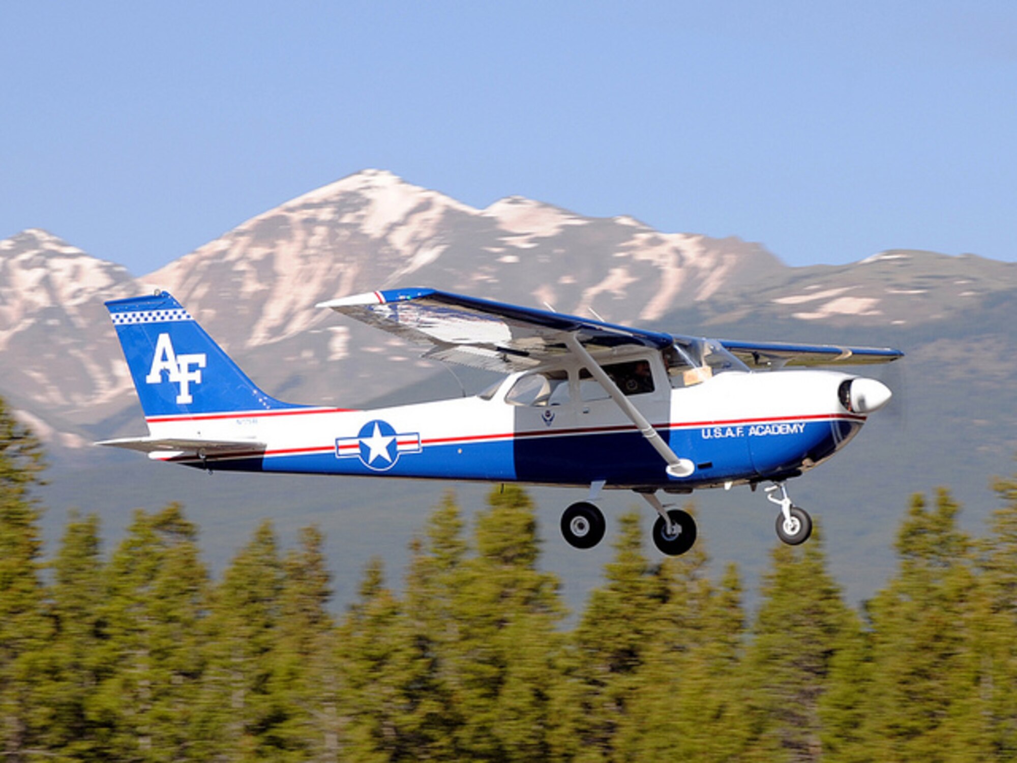 Since early June, summer Airmanship training here has been in full swing, allowing 935 cadets to get experience in soaring, powered flight and parachute operations. 
