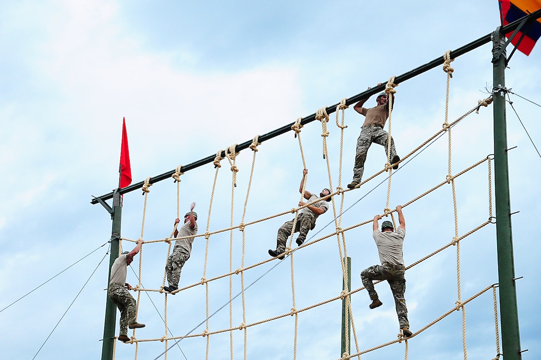 U.S. soldiers climb a rope wall obstacle course during Fuerzas Comando 2014 on Fort Tolemaida, Colombia, July 29, 2014. The soldiers are assigned to the 7th Special Forces Group Airborne.