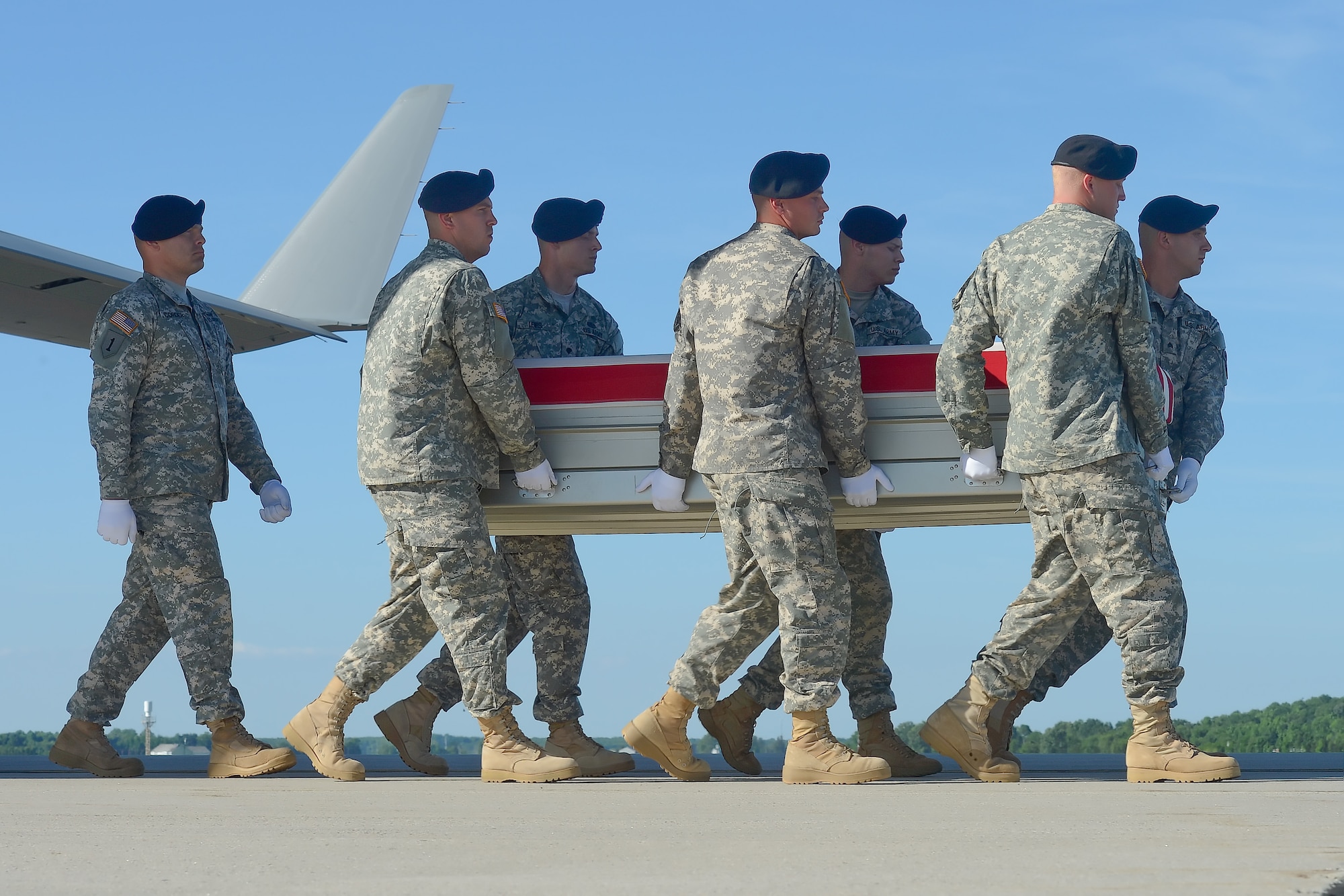 A U.S. Army carry team transfers the remains of Pfc. Jacob H. Wykstra of Thornton, Colo., during a dignified transfer, June 1, 2014, at Dover Air Force Base, Del. Wykstra was assigned to Company A, 1st Battalion, 12th Infantry Regiment, 4th Brigade Combat Team, 4th Infantry Division, Fort Carson, Colo. (U.S. Air Force photo/Greg Davis)