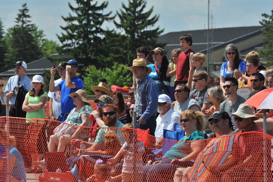 Crowds watch the acts during SkyFest 2014 at Fairchild Air Force Base, Wash., June 1, 2014. SkyFest 2014 hosted more than 15 types of aircraft and static displays and more than 10 flying performers including the U.S. Air Force Thunderbirds and the U.S. Army Parachute Team, “Golden Knights.” (U.S. Air Force photo by Staff Sgt. Veronica Montes /Released)