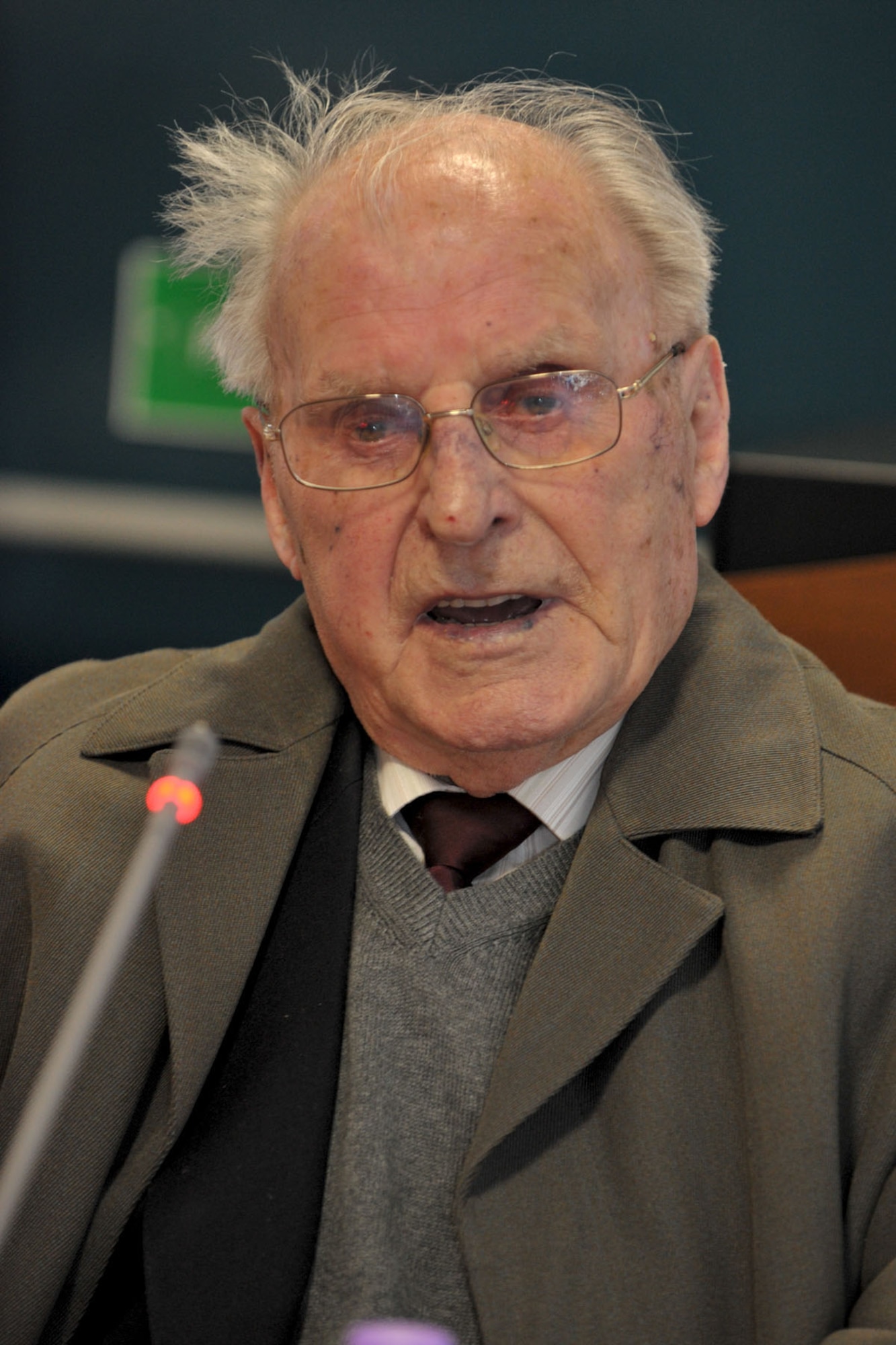 Retired Royal Army Sgt. Jack Pentelow explains his D-Day experiences during a World War II panel at RAF Molesworth, United Kingdom May 27, 2014. Pentelow served as a tank driver for the 1st Northhamptonshire Yeomanry who landed on Sword Beach six days after D-Day. (U.S. Air Force photo by Staff Sgt. Ashley Hawkins/Released)
