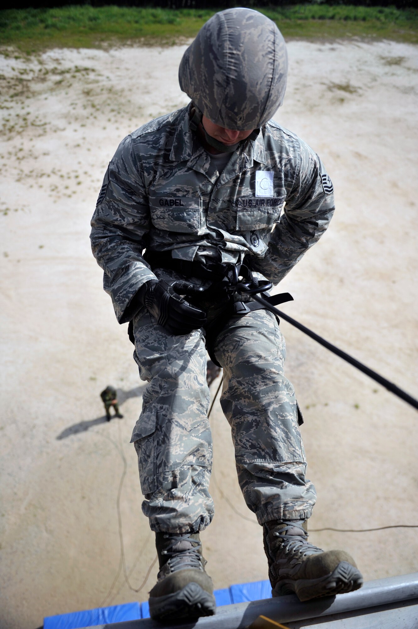 Master Sgt. Jason Gabel, 51st Security Forces Squadron, repels down a training building during the Republic of Korea Ranger Qualification Course on Jinju Air Base, ROK, May 27, 2014. The Airmen also hiked four kilometers through the hills and forests of Jinju AB and learned how to perform combat-style physical training together every day. (U.S. Air Force photo/Senior Airman David Owsianka)