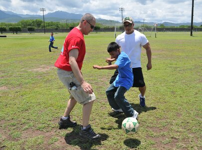 Joint Task Force-Bravo’s Army Forces Battalion (ARFOR) hosted a fun-filled Saturday to 45 boys, and five adult chaperones from Horizontes al Futuro orphanage, May 31. The event was an opportunity for many ARFOR members to interact with the boys for the last time before departing Soto Cano. The kids and adults enjoyed a sandwich and chips lunch, as well as playing soccer, and dodge ball with the servicemembers. (Photo by Ana Fonseca)