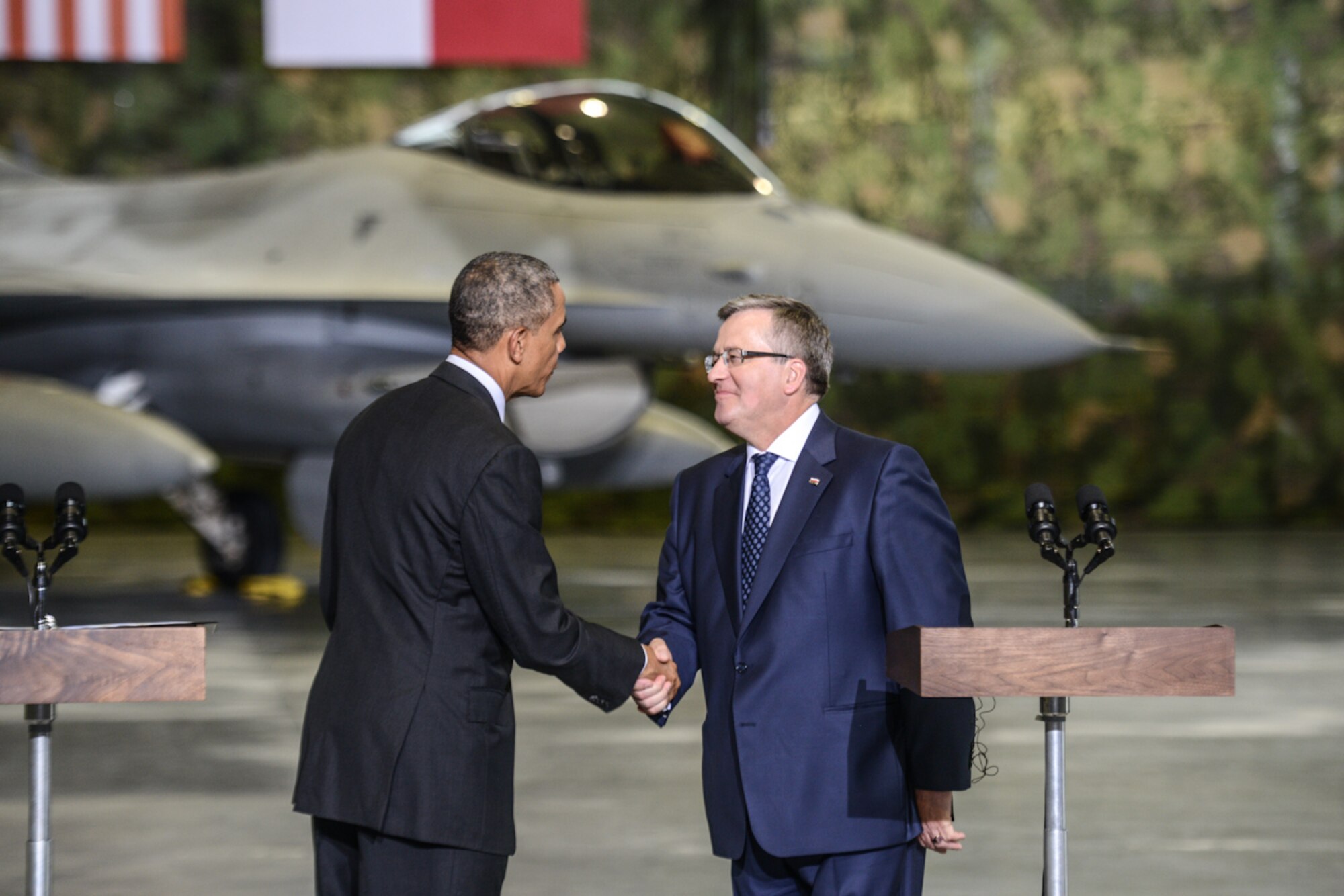 President Barack Obama and Poland’s President Bronisław Komorowski shake hands after speaking to U.S. and Polish service members, June 3, 2014, at the Warsaw Chopin Airport in Warsaw, Poland. The presidents spoke about the two countries’ enduring partnership and commitment to sustaining regional peace and stability. The 52nd Operations Group, Aviation Detachment 1 at Poland’s Lask Air Base is one example of how the United States and Poland are strengthening their interoperability through planned rotational exercises. (Photo courtesy of U.S. Embassy-Warsaw/Released) 