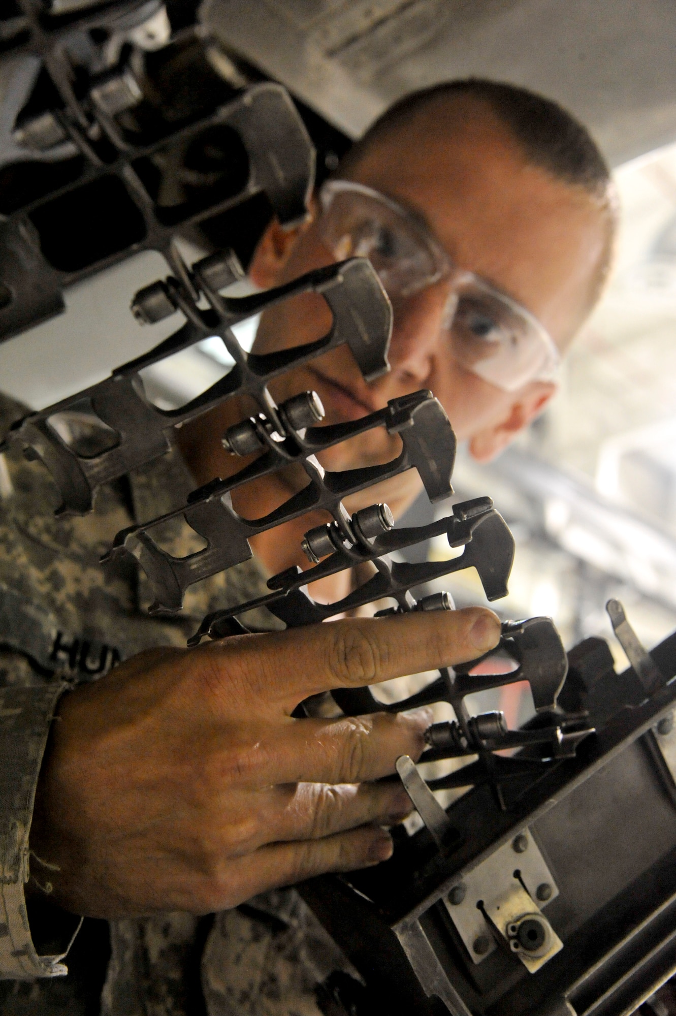 U.S. Army Staff Sgt. Matthew Hunt, 1-135th Attack Reconnaissance Battalion delta company avionics electronic armament specialist, removes a 30 mm mounted gun from an AH-64 Apache at Whiteman Air Force Base, Mo., May 14, 2014. This is a part of the annual inspections, which consists of lubing and cleaning the gun to extend its “life”. (U.S. Air Force photo by Airman 1st Class Keenan Berry/Released)