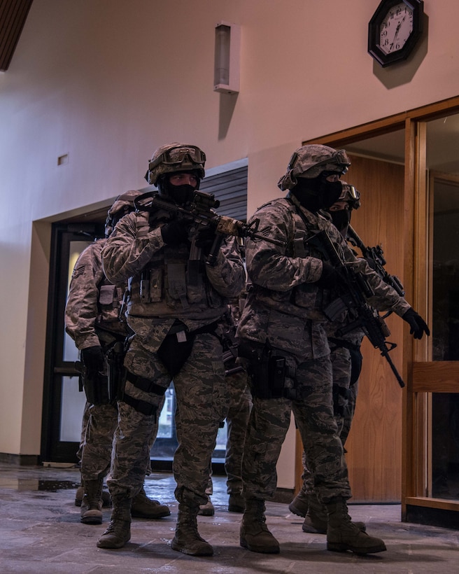 U.S. Airmen with the 158th Fighter Wing Security Forces Squadron participate in an Active Shooter Incident Response training scenario at an abandoned bank in Essex Junction, Vt., April 5,2014. Urban environment training drills are essential in developing individual and team tactics. (U.S. Air National Guard photo by Airman 1st Class Jeffrey Tatro)