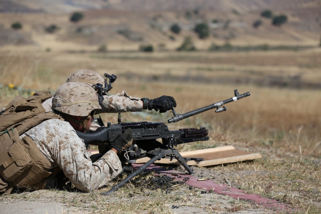 Machine gunners with 1st Battalion, 1st Marine Regiment conduct a barrel change after firing the M240B machine gun during a combined Mortar and Machine Gun live-fire exercise aboard Marine Corps Base Camp Pendleton, Calif., June 4, 2014. The Machine gunners participated in a basic qualification course to test the Marines’ skills behind their weapons.