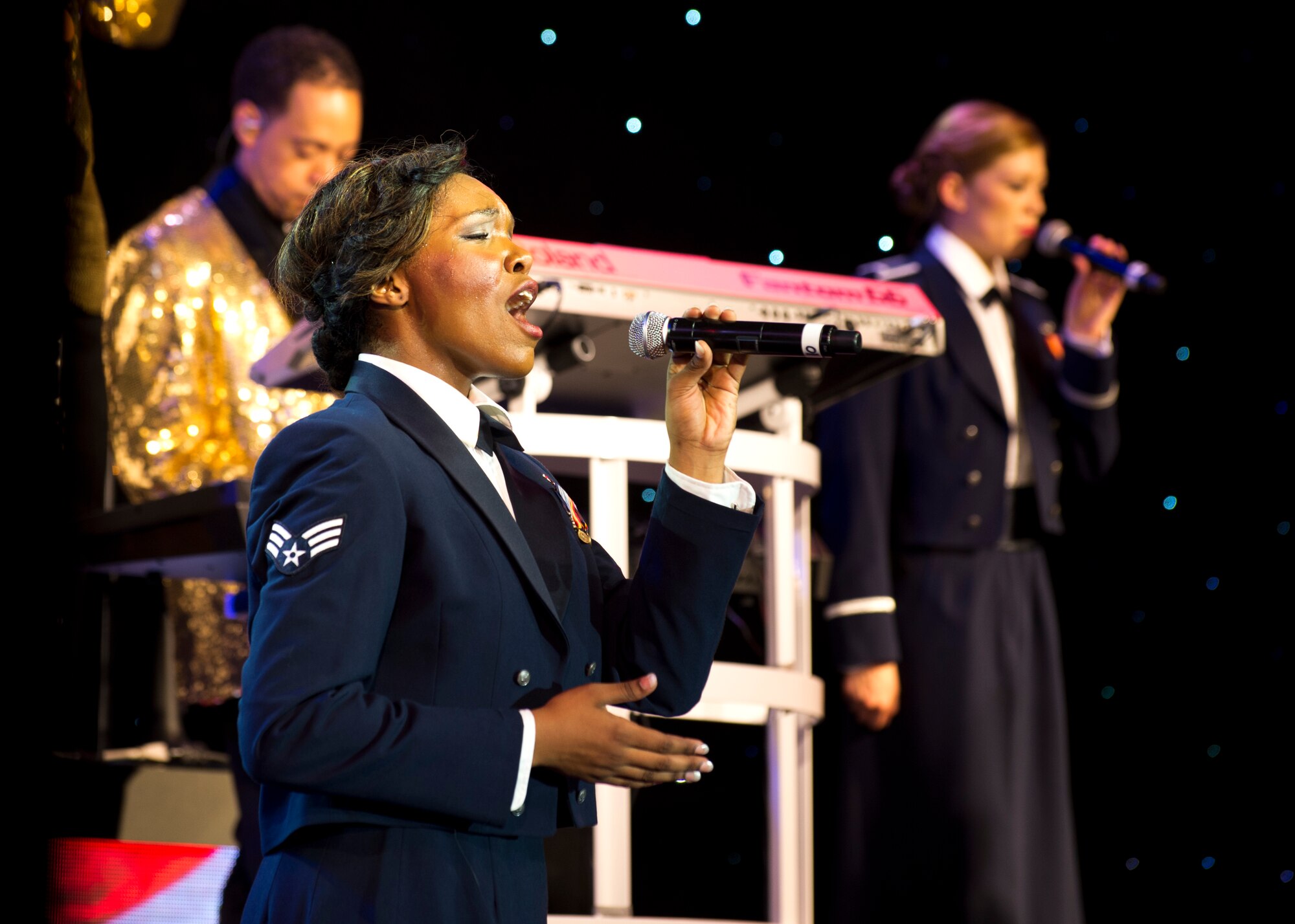 Tops in Blue wrapped up with a rendition of the Air Force song. (U.S. Air Force photo by Ethan Wagner)
