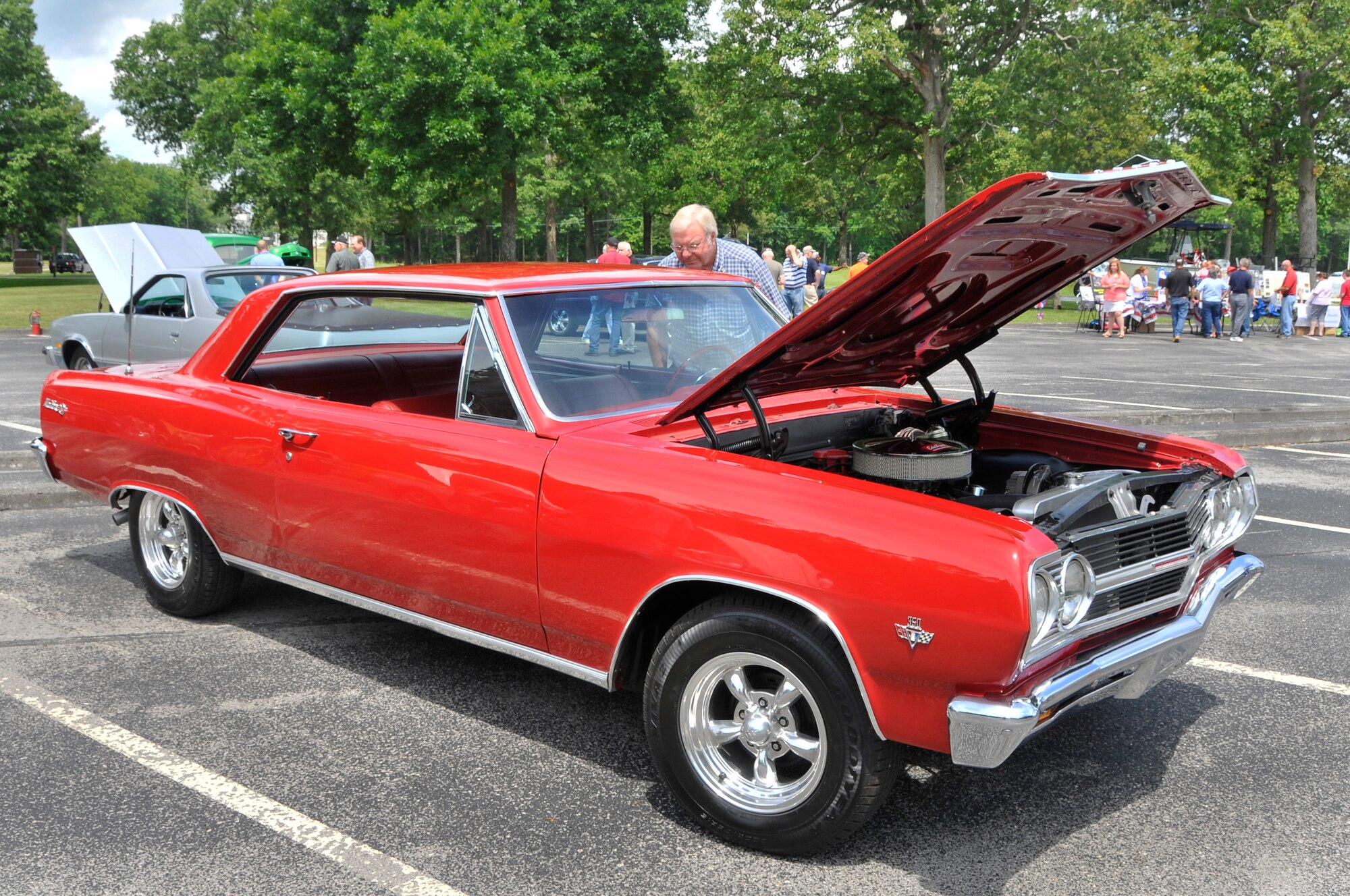 Arnold Engineering Development Complex (AEDC) personnel and their families viewed muscle cars, cruisers and hotrods at the Complex’s 2014 Cruise-In last month. 
