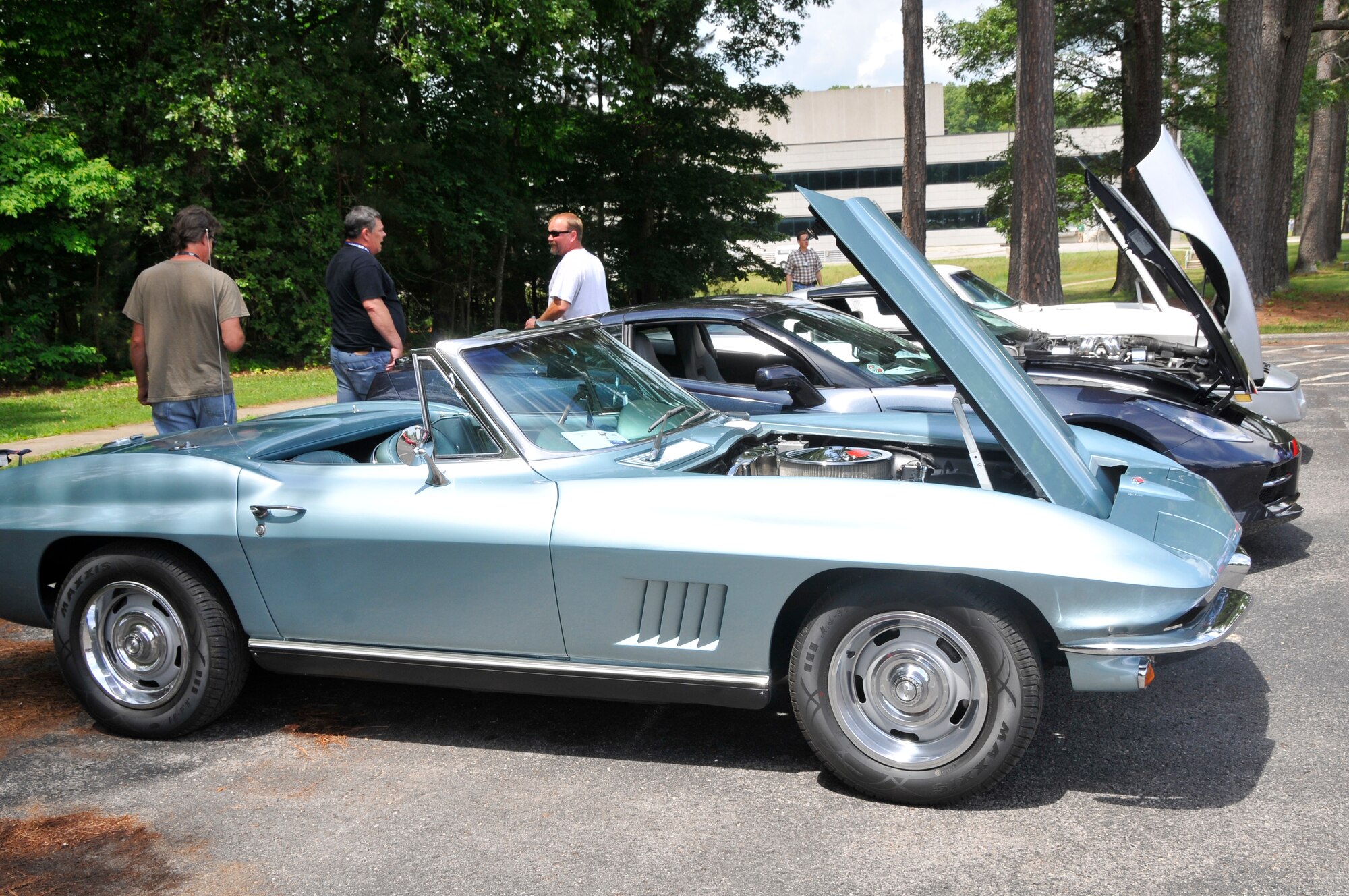 Arnold Engineering Development Complex (AEDC) personnel and their families viewed muscle cars, cruisers and hotrods at the Complex’s 2014 Cruise-In last month. 
