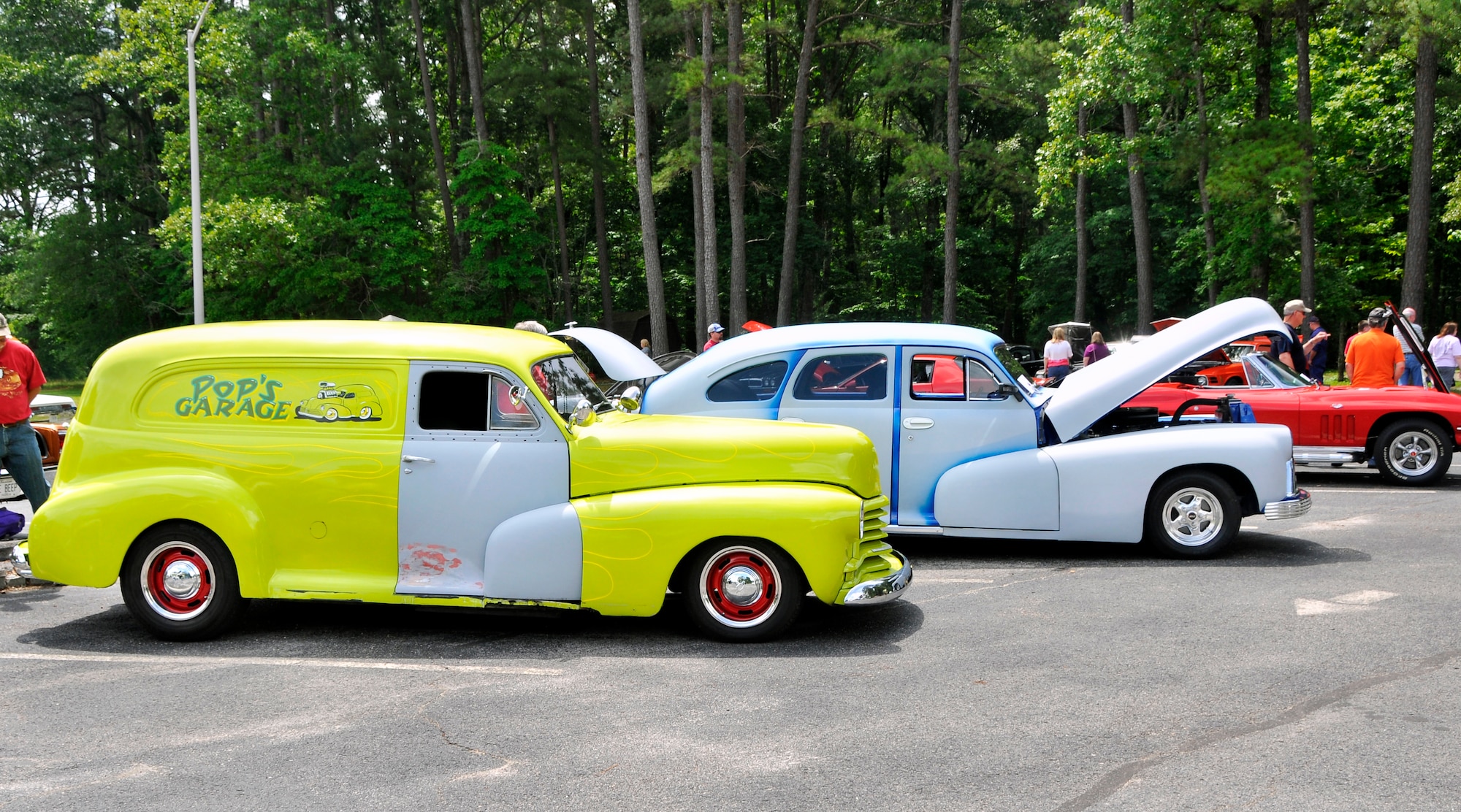 Arnold Engineering Development Complex (AEDC) personnel and their families viewed muscle cars, cruisers and hotrods at the Complex’s 2014 Cruise-In last month. 