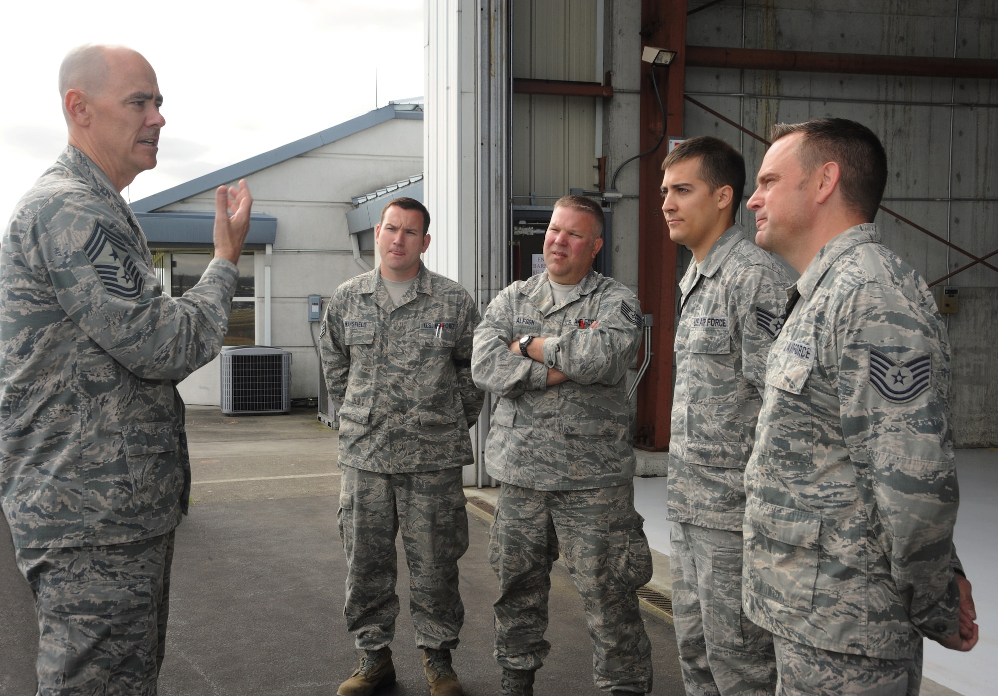 Ronald C. Anderson Jr., Command Chief Master Sgt., 1st Air Force, left, meets with several maintenance Airmen of the 142nd Fighter Wing during his tour of the Portland Air National Guard Base, Ore., June 10, 2014. (Air National Guard photo by Tech. Sgt. John Hughel, 142nd Fighter Wing Public Affairs/Released)
