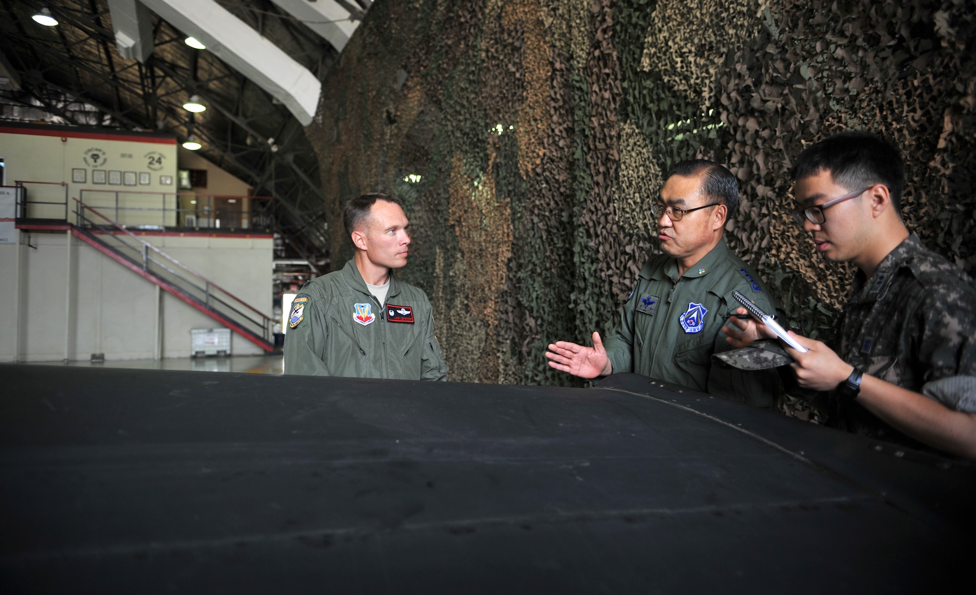 Lt. Col. Luke Lokowich, 5th Reconnaissance Squadron commander, and Republic of Korea air force Lt. Gen. Jae-Bock Park, ROK Air Force Operations Command commander, discuss the features of the U-2 Dragon Lady’s wings during the general’s immersion tour at Osan Air Base, ROK, June 11, 2014. Lokowich briefed Park on the capabilities of the airframe and showed him examples of the images U-2s are capable of capturing in flight. (U.S. Air Force photo/Airman 1st Class Ashley J .Thum)