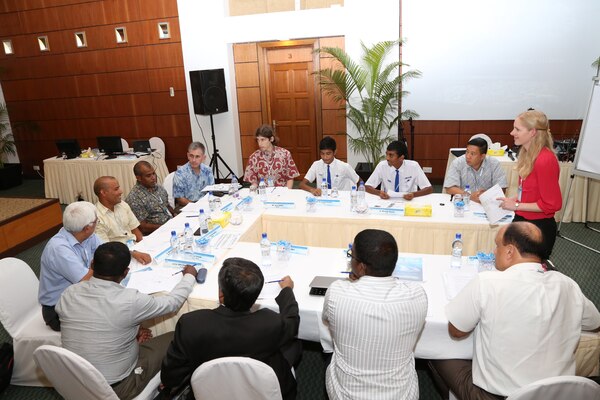 Dr. Michelle Haynes (U.S. Army Corps of Engineers,Institute for Water Resources) leads a work group session during the South
Asia Regional Environmental Security Forum. (Credit: MNDF)
