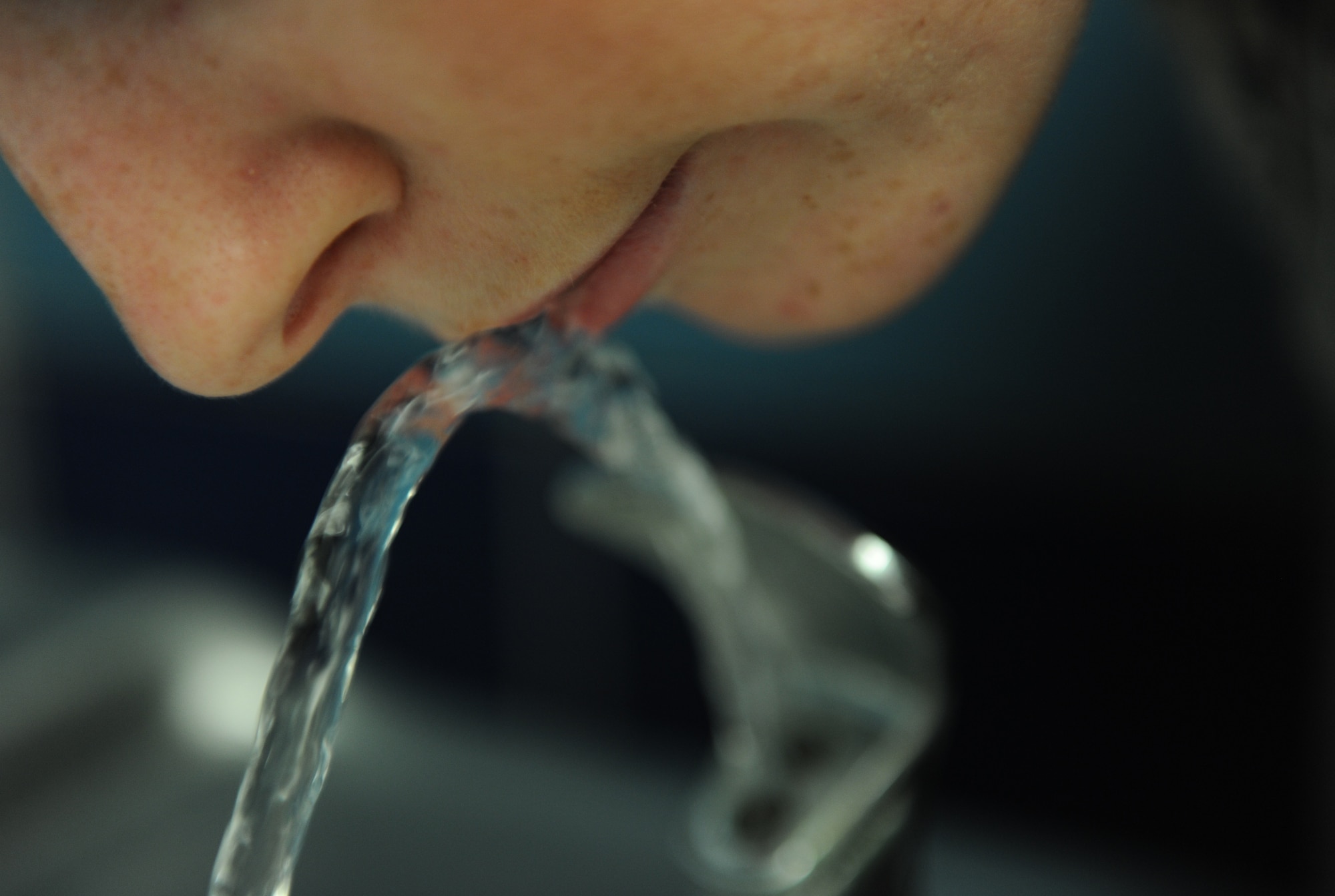GOODFELLOW AIR FORCE BASE, Texas – An Airman drinks the recommended one quart of water per hour while under red and black flag conditions. Airmen are also encouraged to drink the correct amount of water and other healthy liquids to avoid heat illnesses such as heat stroke and heat exhaustion. (U.S. Air Force photo) 