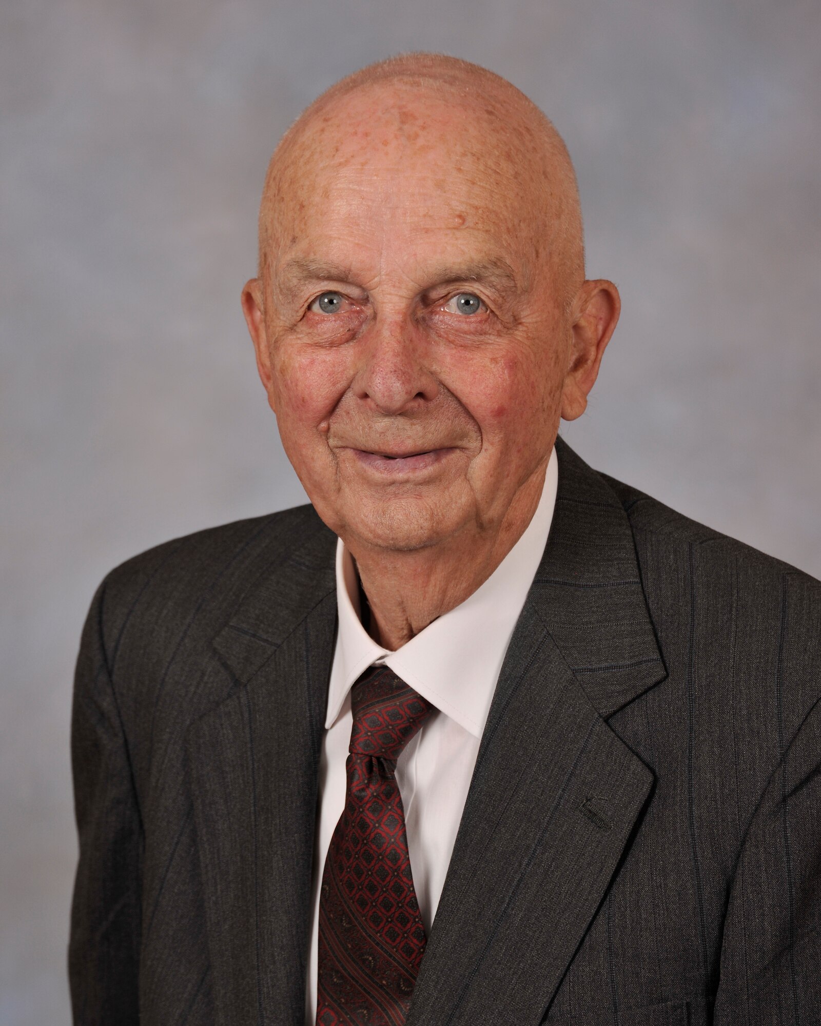 Ross Roepke is recognized as an AEDC Lifetime Achievement Fellow for his AEDC contributions in hypersonics development during his 40-year career, from 1957 to 1997 when he retired from AEDC.