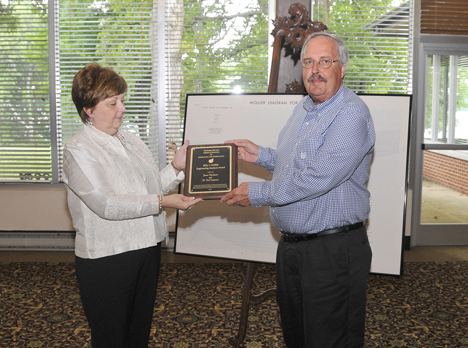 AIAA Tennessee Section presents annual awards > Arnold Air Force Base