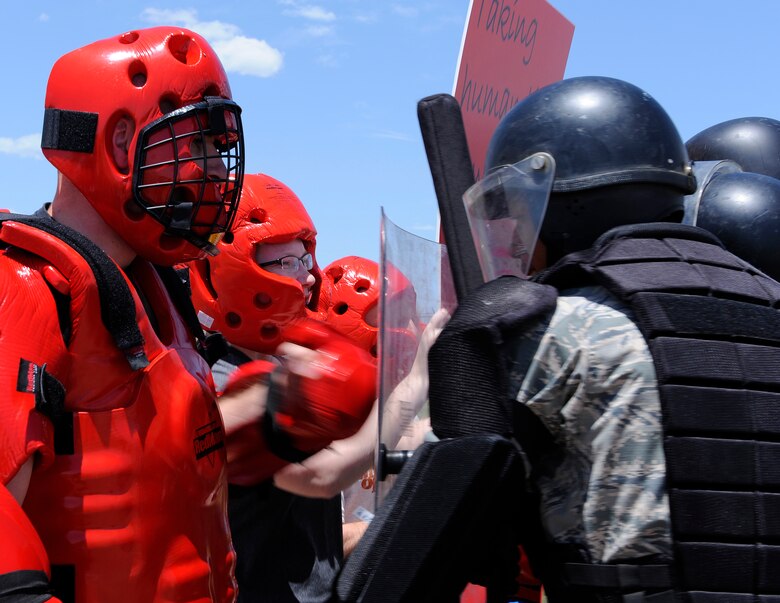 50th Security Forces Squadron Airmen engage “protesters” during a base exercise June 10, 2014, at Schriever Air Force Base, Colo. The exercise was designed to evaluate the base’s response to various incidents. (U.S. Air Force photo/Christopher DeWitt)