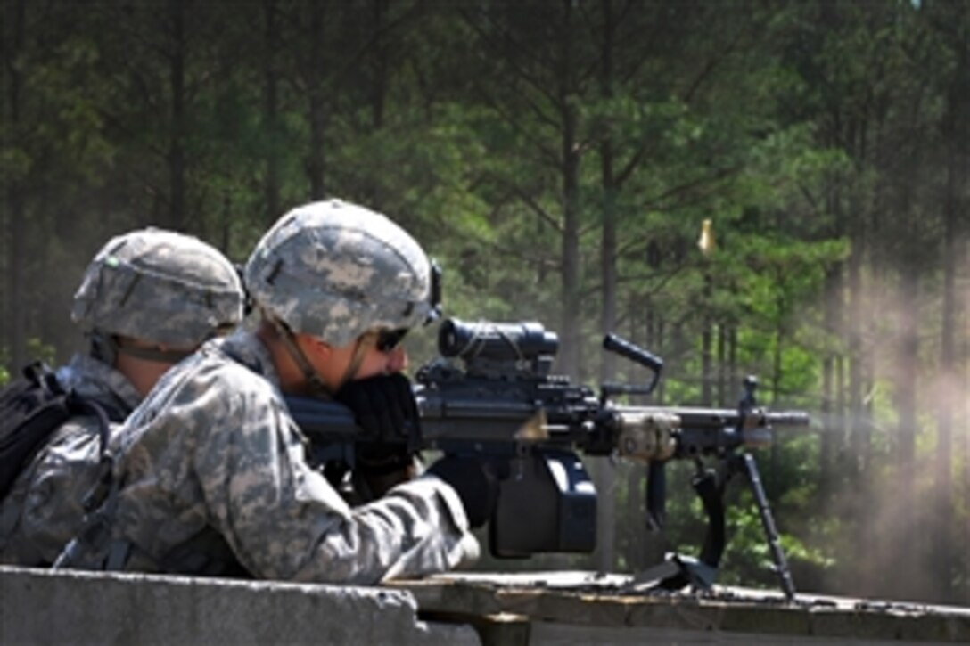 A paratrooper, foreground, fires his M249 machine gun during a live-fire exercise on Fort Pickett, Va., June 7, 2014. The paratroopers, assigned to the 82nd Airborne Division's Company C, 2nd Battalion, 501st Parachute Infantry Regiment, 1st Brigade Combat Team, are training with soldiers assigned to the National Guard's 116th Infantry Brigade Combat Team. 