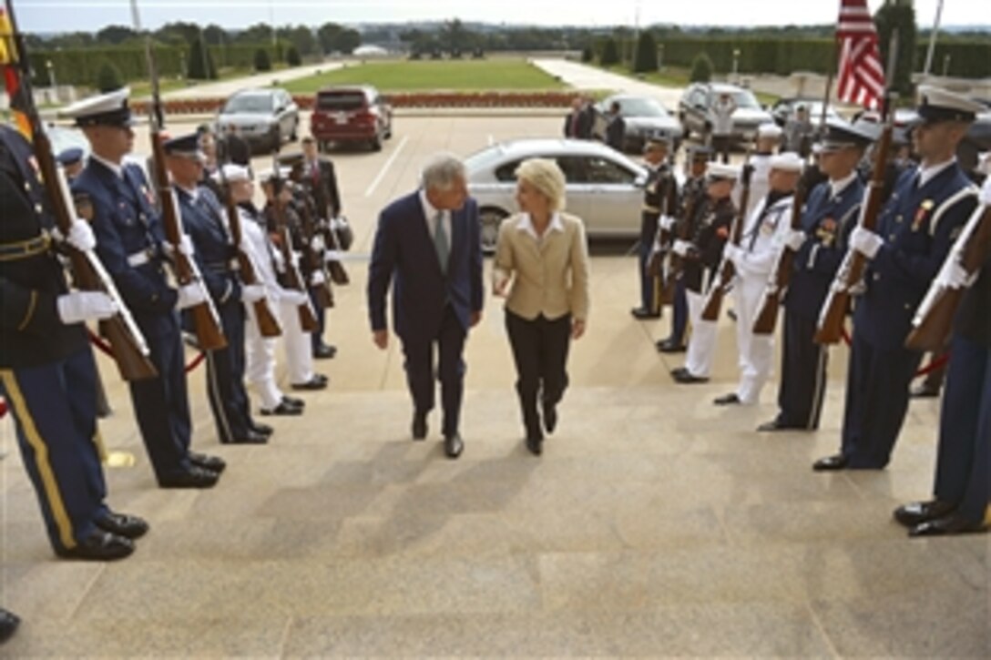 U.S. Defense Secretary Chuck Hagel hosts an honor cordon for German Defense Minister Ursula von der Leyen at the Pentagon, June 19, 2014. The two leaders met to discuss matters of mutual national interest in the European region. 