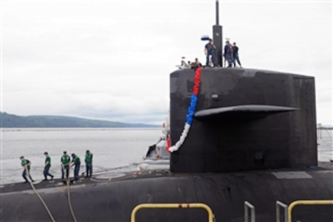 Sailors aboard the USS Pennsylvania handle lines as the ballistic missile submarine moors in Bangor, Wash., June 14, 2014. The Pennsylvania completed a 140-day strategic deterrent patrol, a new record for the longest strategic deterrent patrol completed by an Ohio class submarine.