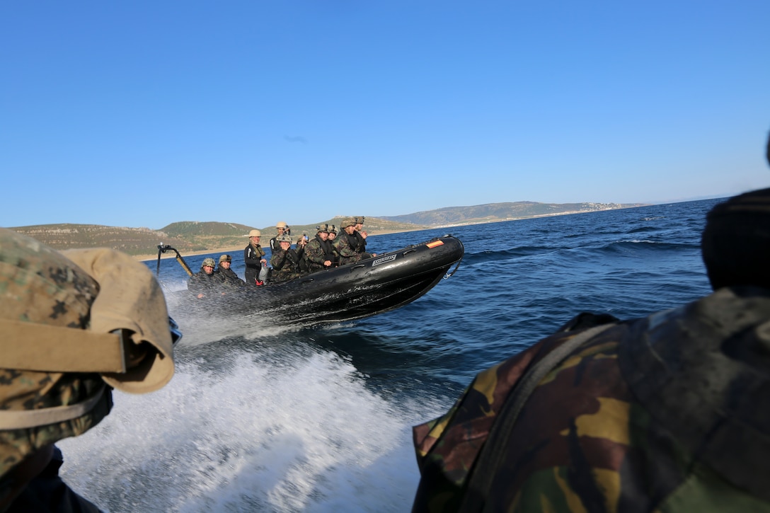 American, Spanish Marines combine for amphibious training